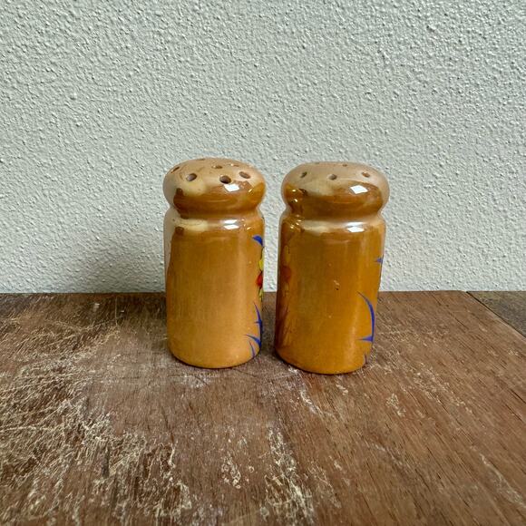 Vintage Porcelain Orange Lusterware yellow blue hand painted salt pepper shakers - Picture 8 of 8